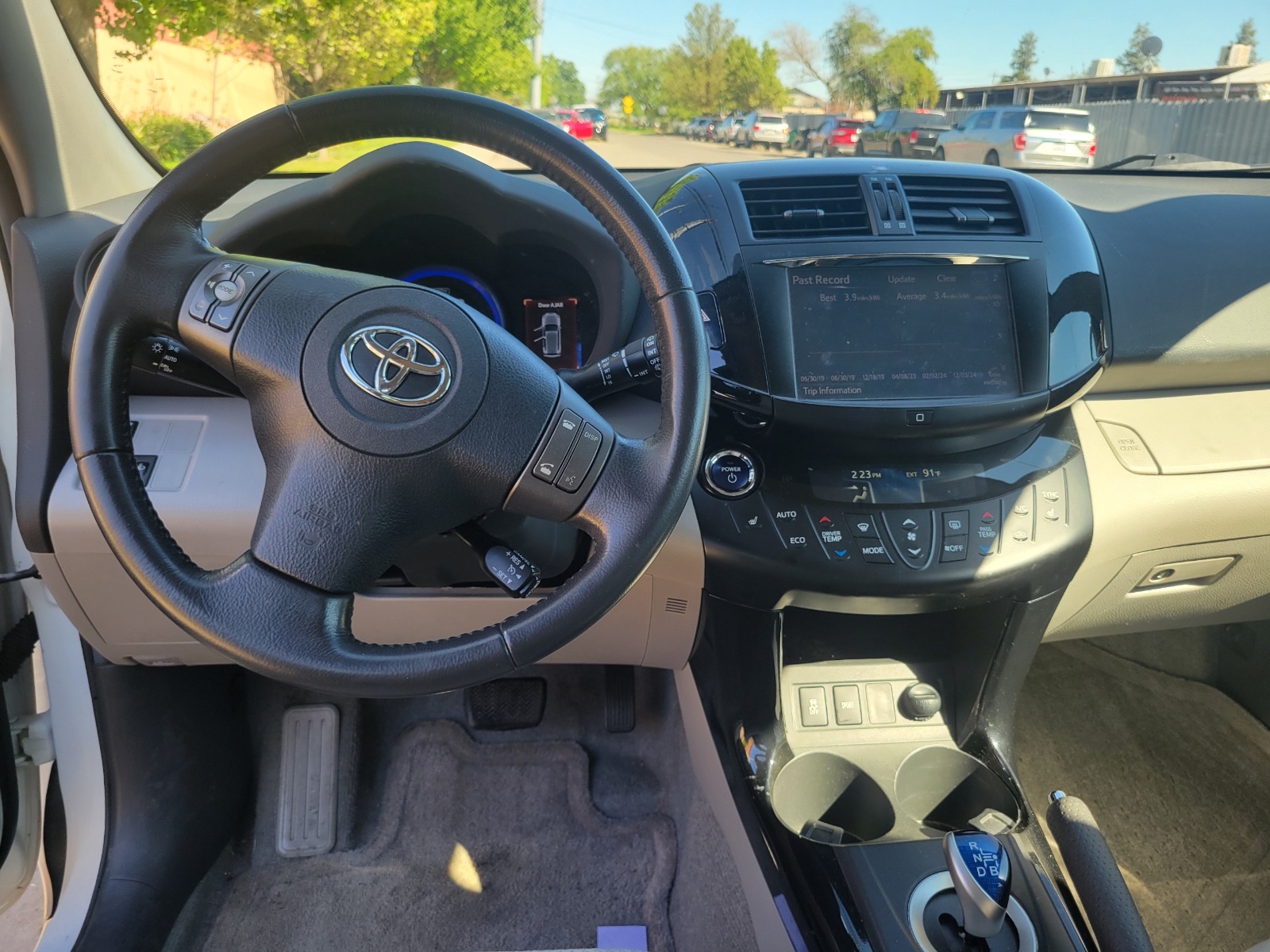 冷暖气好，皮椅，有导航系统，通过排烟验查。