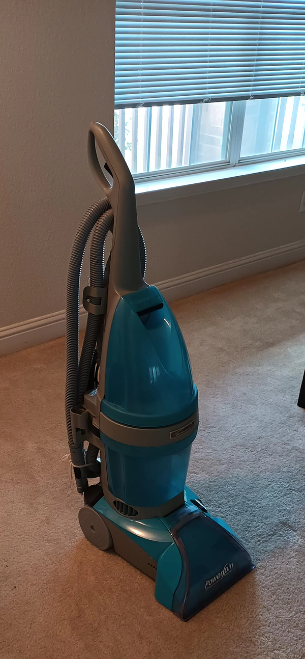 洗地毯機，容易橾作，洗後好乾淨