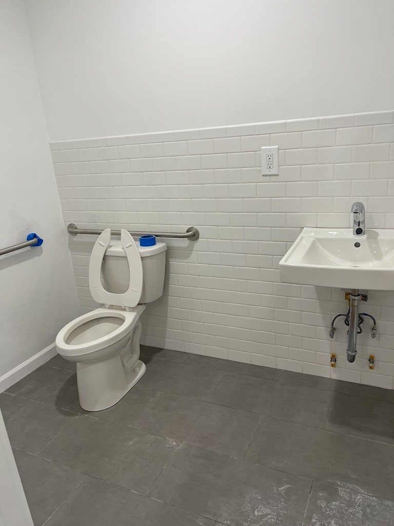 布鲁克林装修服务推荐纽约吉祥装修公司，厨房浴室装修，地板翻新，技术全面， 免费估价