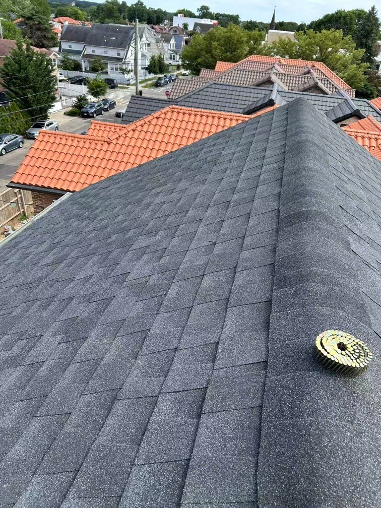 华新屋顶装修承接波士顿各类瓦片屋顶装修项目，沥青瓦，石板瓦等翻新维修，斜顶平顶专业防水处理