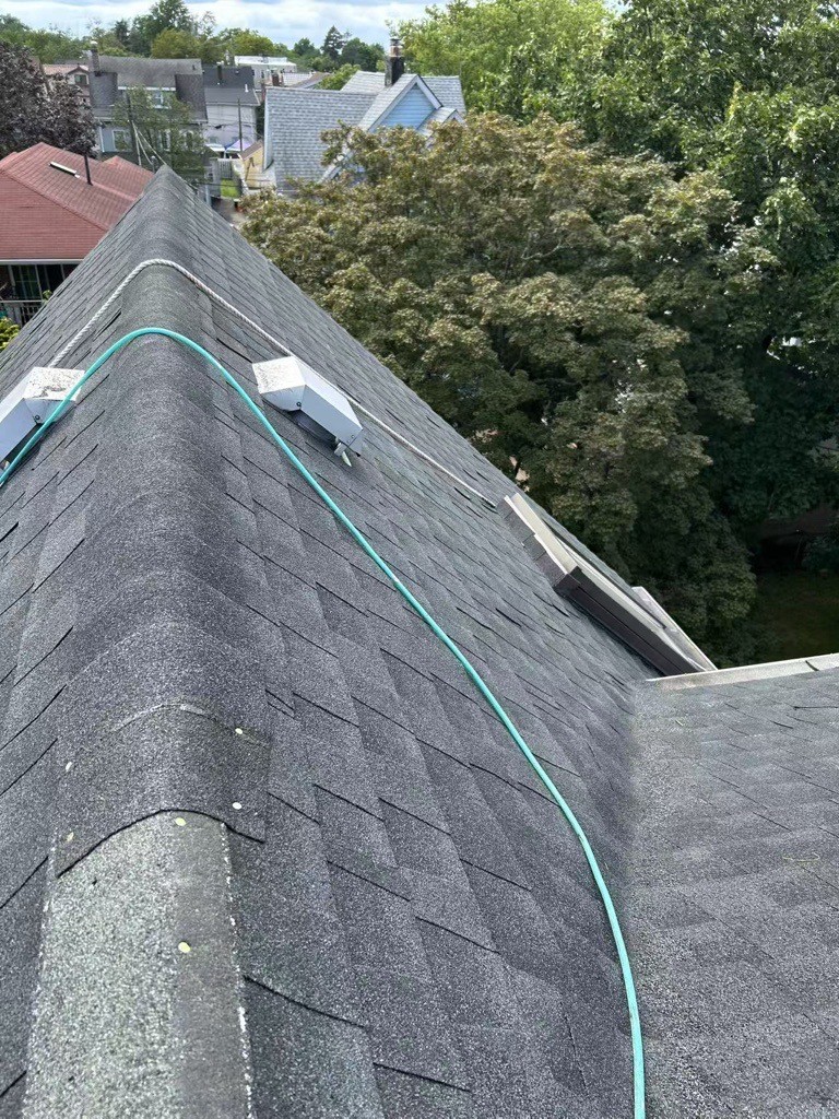 华新屋顶装修承接波士顿各类瓦片屋顶装修项目，沥青瓦，石板瓦等翻新维修，斜顶平顶专业防水处理