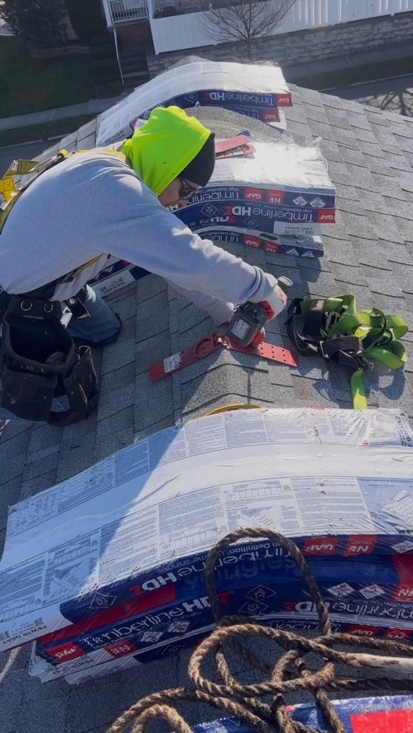 华新屋顶装修承接波士顿各类瓦片屋顶装修项目，沥青瓦，石板瓦等翻新维修，斜顶平顶专业防水处理