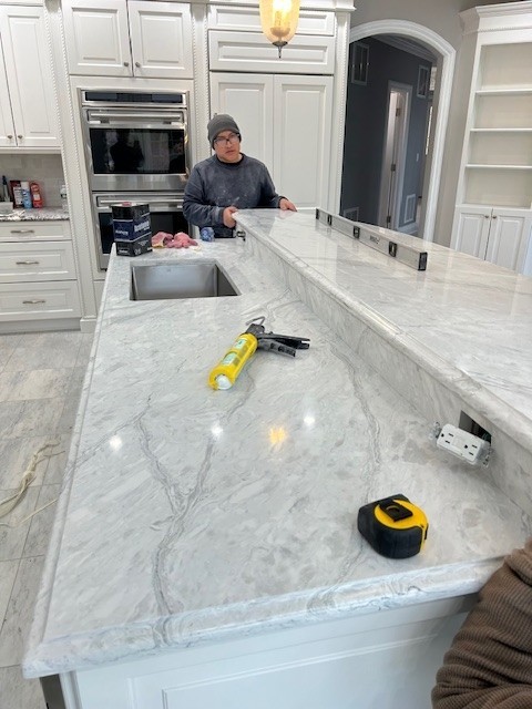 厨房装修　安装大理石台面　中岛台面　橱柜安装-图2