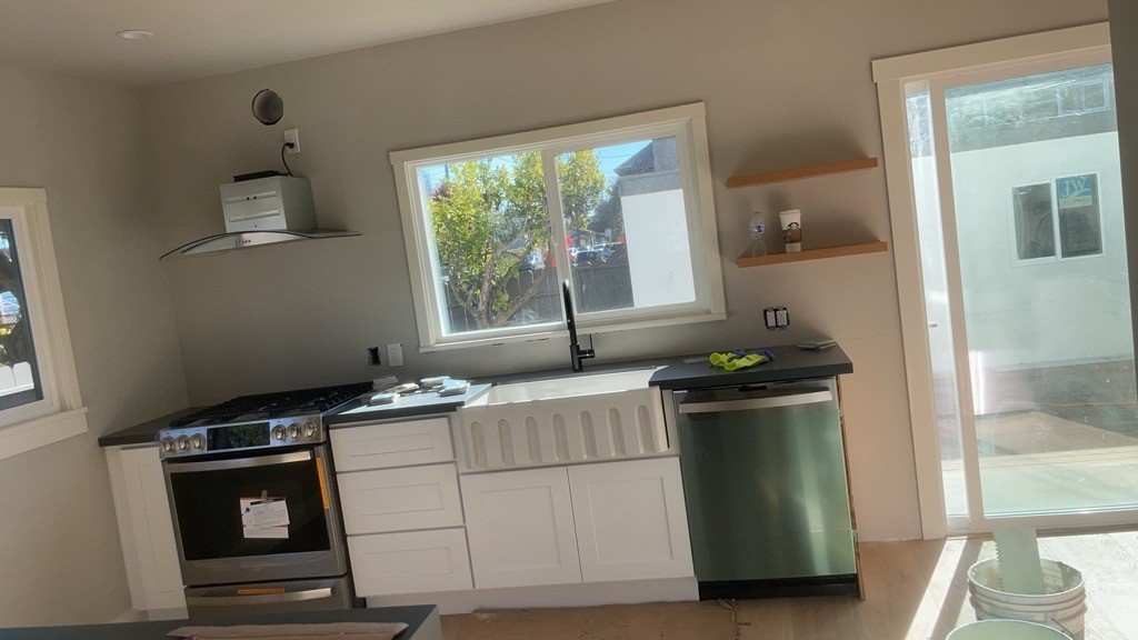 鸿基窗户安装服务　高质量安装换新门窗，保温窗，安装节能隔音窗户　免费估价