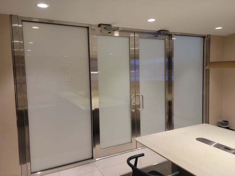 金宝铝门窗工厂 直销各种玻璃幕墙，门窗，铝门面， 铝塑板， 玻璃栏杆 价格最优