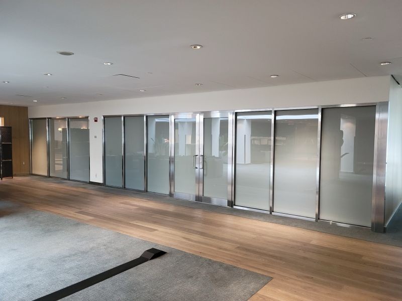 金宝铝门窗工厂 直销各种玻璃幕墙，门窗，铝门面， 铝塑板， 玻璃栏杆 价格最优