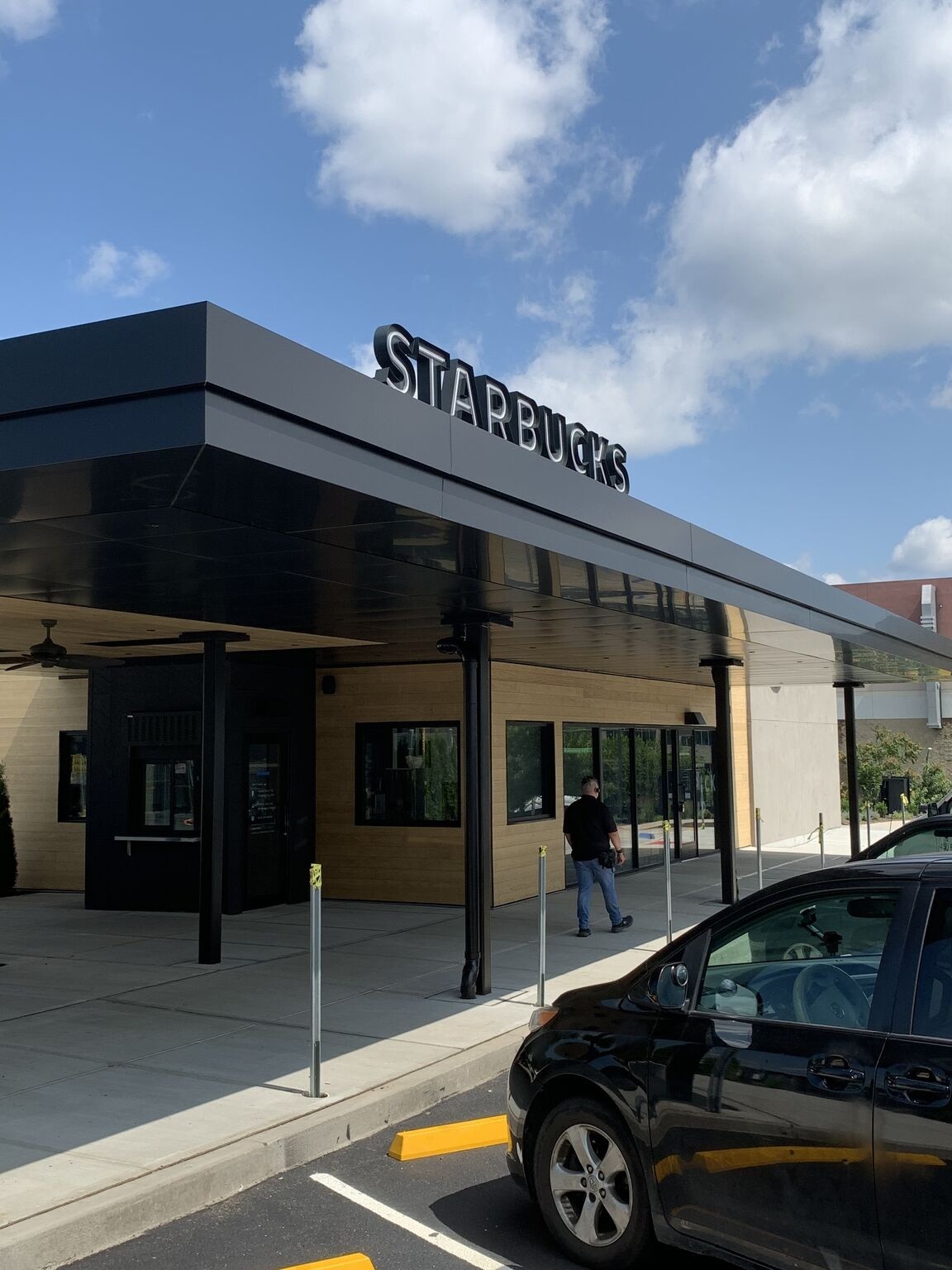 佈碌侖门窗工厂招聘職位 绘图，估价，铝合金加工及安装窗户