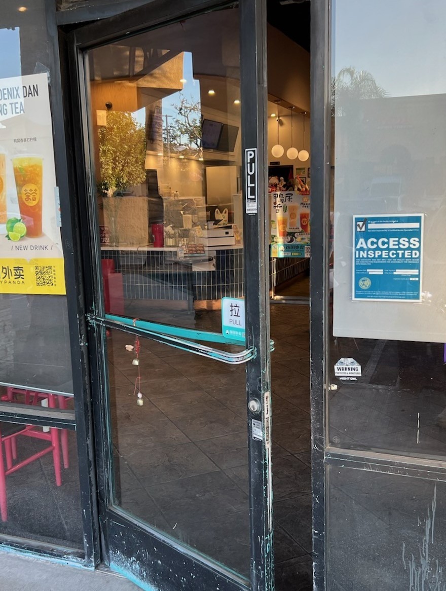 洛杉矶修门换门做玻璃门窗户纱门安装开锁换