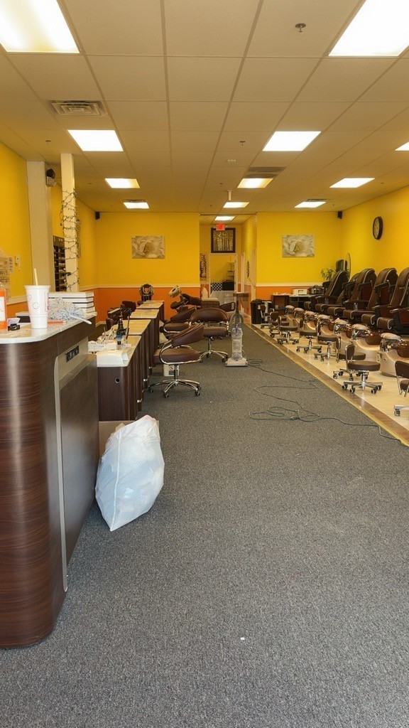 费城装修服务吉祥装修公司：住宅装修，店铺装修，指甲店装修，装修质量精致，20多年装修经验，执照保险