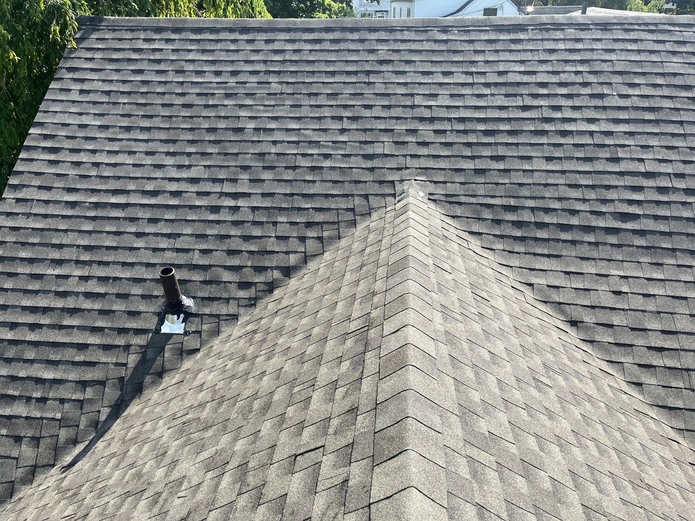 新泽西屋顶维修推荐美东百安居屋顶，专修屋顶漏水，急修屋顶漏雨，清理水槽等各类屋顶问题维修