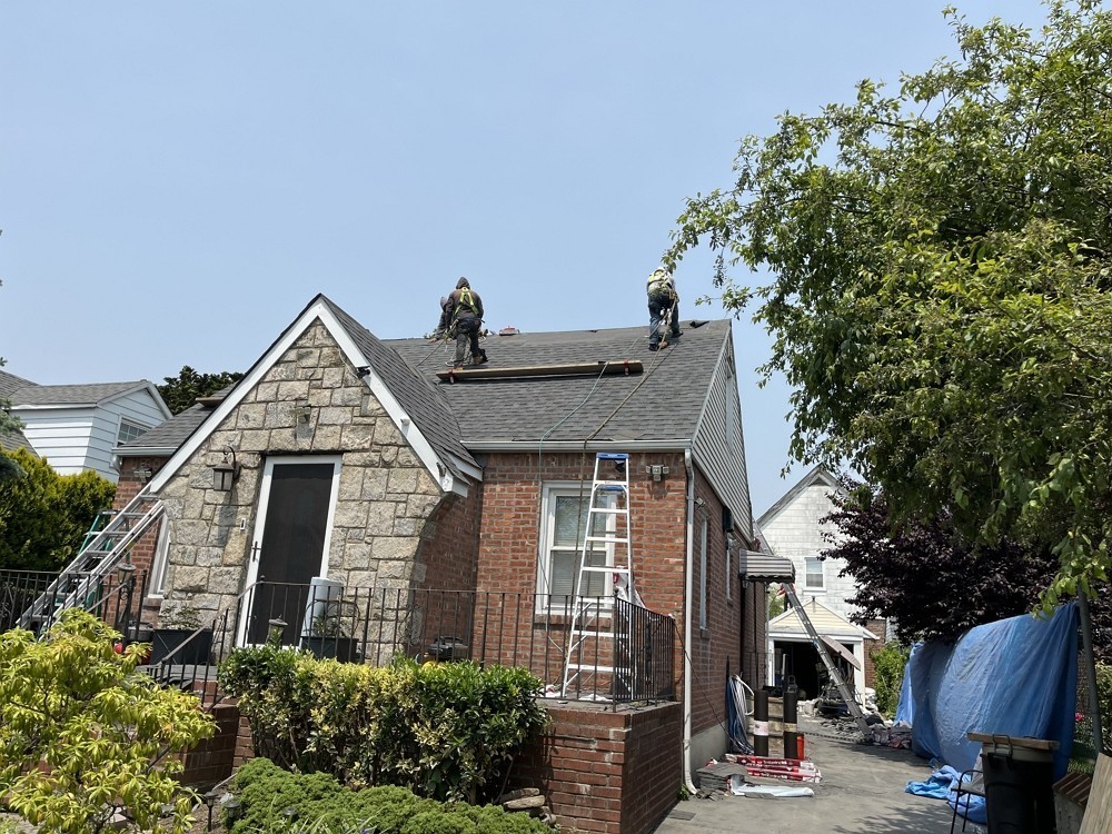 新泽西屋顶维修推荐美东百安居屋顶，专修屋顶漏水，急修屋顶漏雨，清理水槽等各类屋顶问题维修