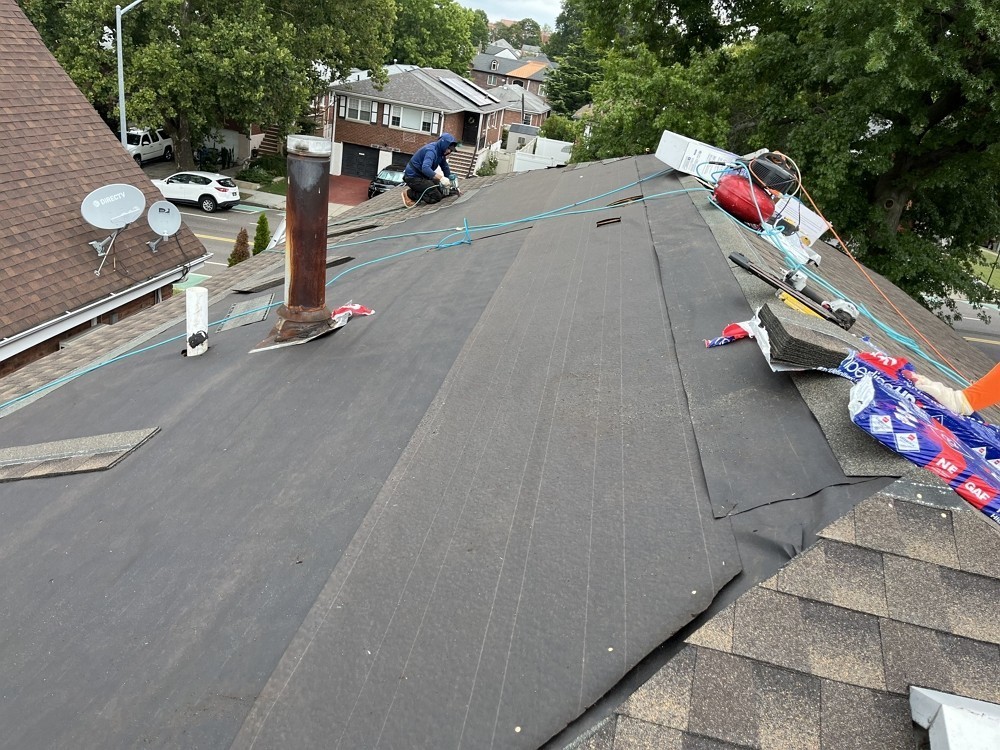 新泽西屋顶维修推荐美东百安居屋顶，专修屋顶漏水，急修屋顶漏雨，清理水槽等各类屋顶问题维修