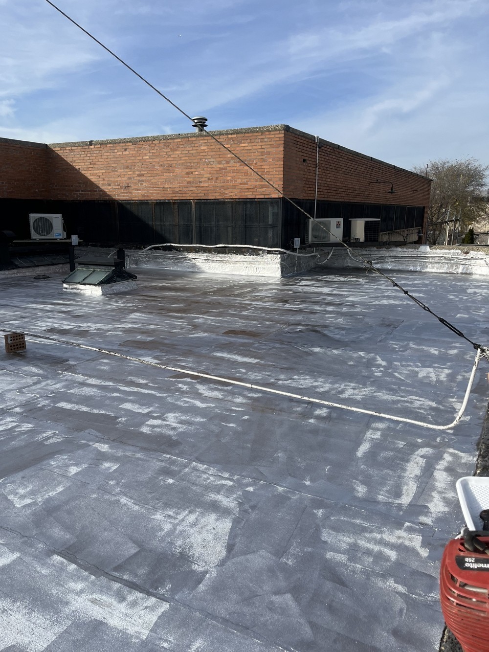 新泽西屋顶维修推荐美东百安居屋顶，专修屋顶漏水，急修屋顶漏雨，清理水槽等各类屋顶问题维修